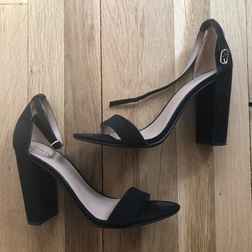 Black Heels Size 9 1/2